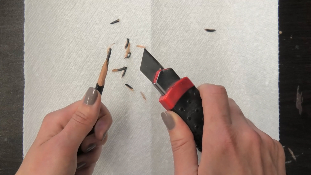 how to sharpen a pencil with a knife